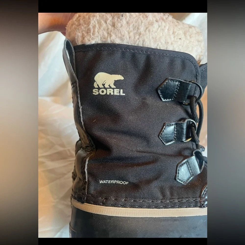 COPY - SORELS kids EUC. Removable inner insulated liners. Size 3 (US), 34 (EU)